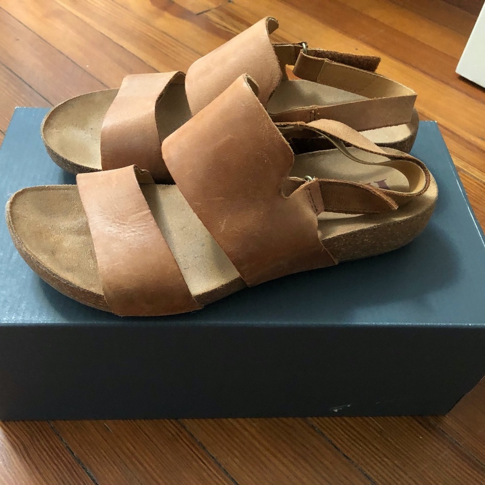 Korks Sandals, tan leather, Size 7